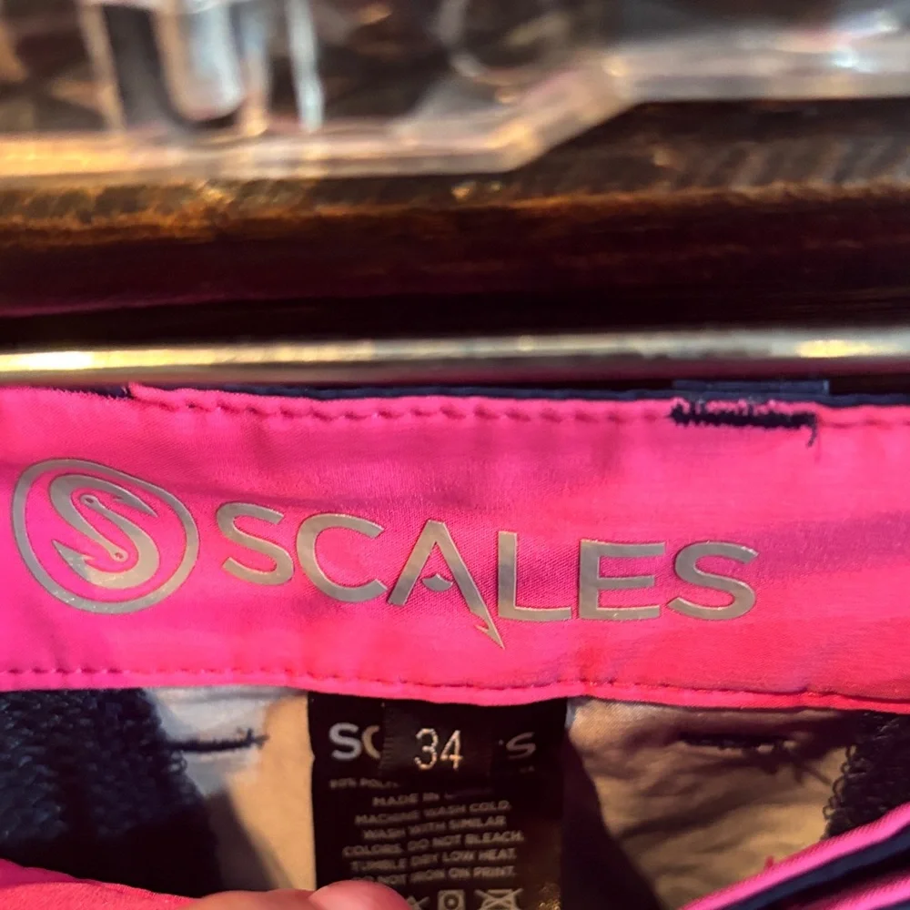 Scales 30 Performance Stretch Trippy Fish 8.5" Chino Walkshorts Navy - Picture 4 of 5